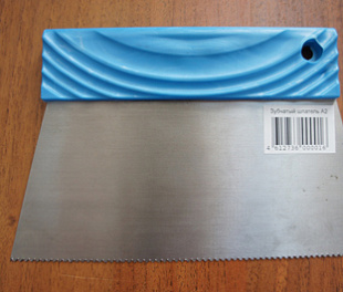 Шпатель зубчатый А 2 для нанесения клея под ПВХ покрытия